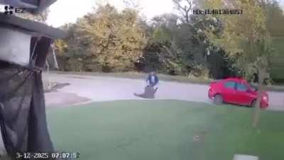 Coronel Vidal: Dos barrenderos se trenzaron en batalla porque uno le dejaba el barro al otro en su calle