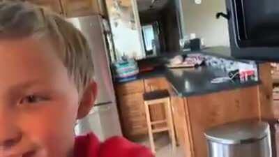 Kid microwaves his phone while streaming on twitch