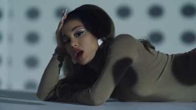 I might jerk off to Ari for the first time because of this video. Didn’t know she could do this