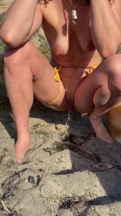 How to properly pee outside. It’s totally amazing and beautiful! [F] MILF