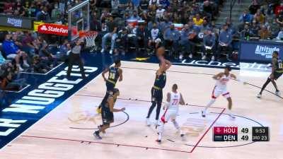 [Highlight] Jokic quick 3/4 court pass off the missed free throw to Will Barton for the dunk