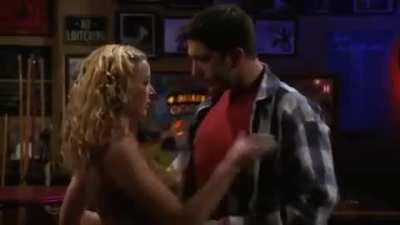 Does anybody else think Phoebe and Ross had crazy chemistry in this scene?