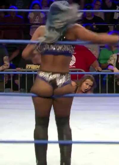Kiera Hogan and a lucky rope (gif)