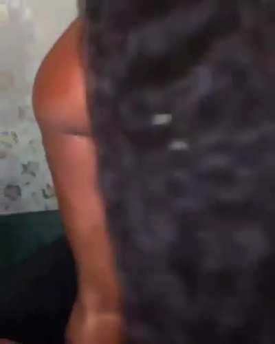 the way she moves that ASS with such ease,🍑 Imagine the way them cheeks move hitting her from behind!🥵🥵