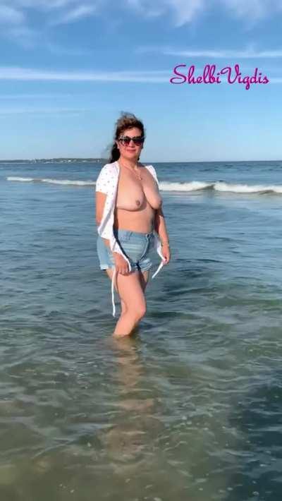 I miss beach weather! [gif]