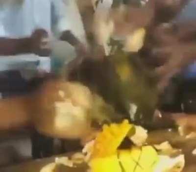 Feliz aniversário😃🐝🐣🎊🎉🎉🎊🎊🎉🎉🎉🎆