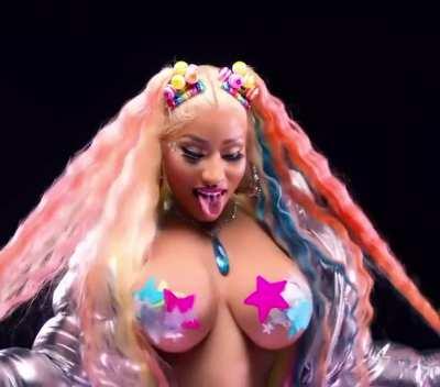 Super boobs 😋 yummmy