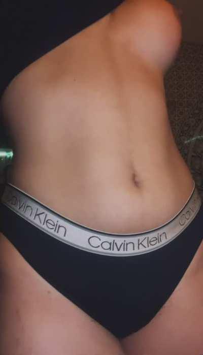 This 5ft 1 Filipina just wants to have a horny and naughty weekend with you 🥺😈😘