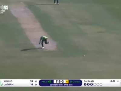 Rizwan to Babar : Lele Kaptana ... Yaar kaptanameri jana... T - take it captain... Oh Captain my dear