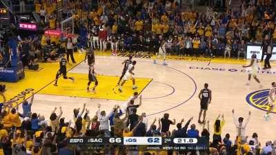 [Highlight] Steph Curry pulls up from 28 feet and drains it to put the Warriors within 1!