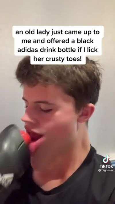 lemme lick those crusty ass toes bbg 😘