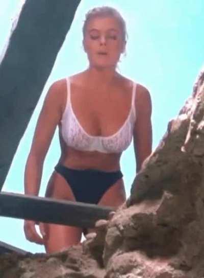 Erika Eleniak