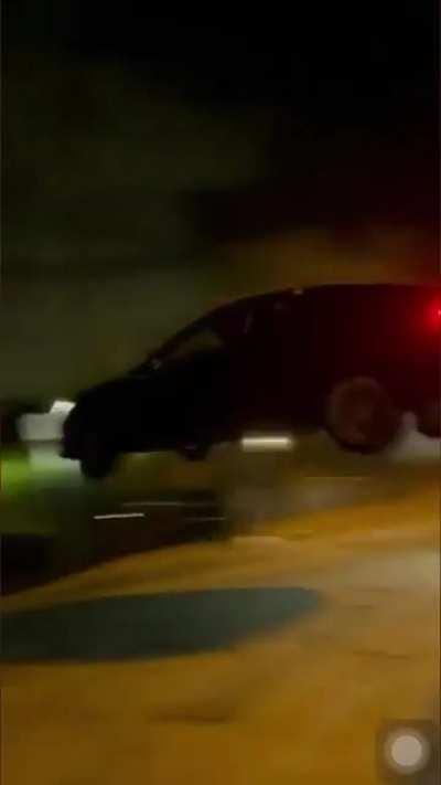Last night someone in LA tried to recreate David’s Tesla jump. Keyword: tried