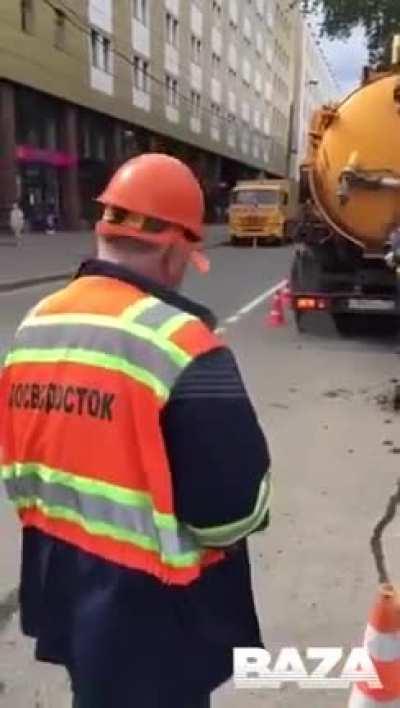 В Москве слесарь нашел в колодце два миллиона фальшивых рублей