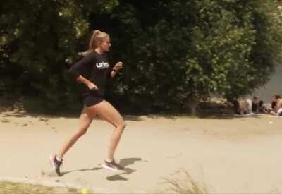 Alica Schmidt - world's leggiest runner!