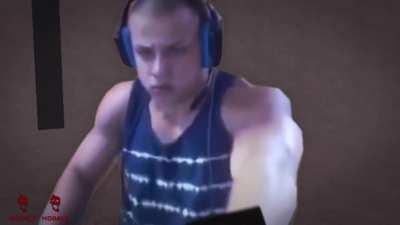 Riskrunner during scav war be like