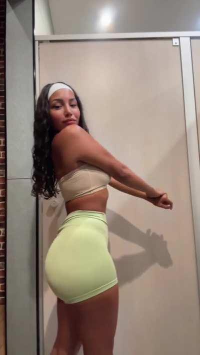 Bianca Morales (@theonlybiababy)