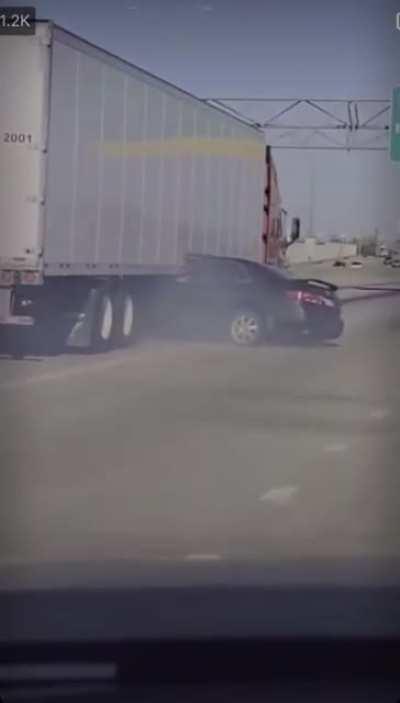 Happened on 294 today - the recorder of the video was able to flag down the semi.