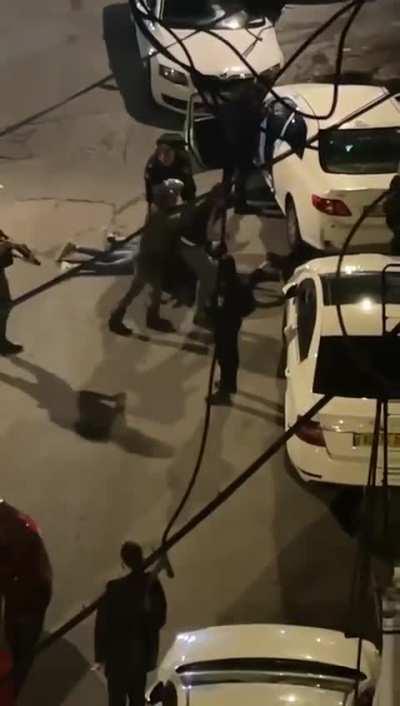 israel occupation forces stop Palestinians vehicle, beats people in it and detain them in Jerusalem