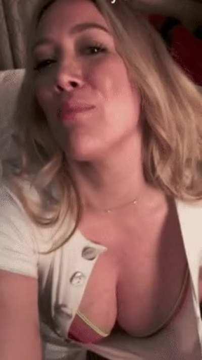 Hilary Duff films her cleavage with her phone