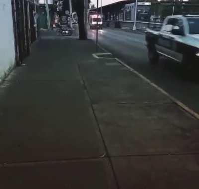 Why does this ambulance sound like this 😂