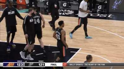 [Highlight] Craig blocks the game-winning attempt from Vassell