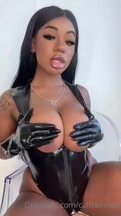 🇦🇺 🅶oddess 🅰️rmani 🅕older 🅕🅞🅡 🅢🅐🅛🅔. Message Me