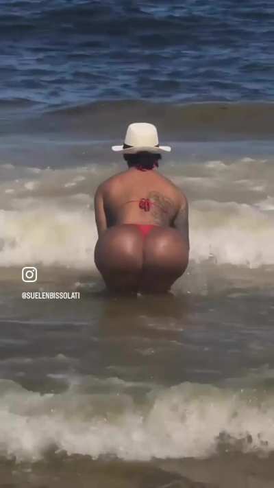 For the ones talking crap saying her ass don&rsquo;t got movement&hellip;