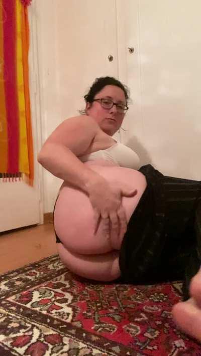 Oh hey, want to look at my ass?