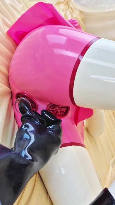 I'm a living fuckdoll, come play with me!