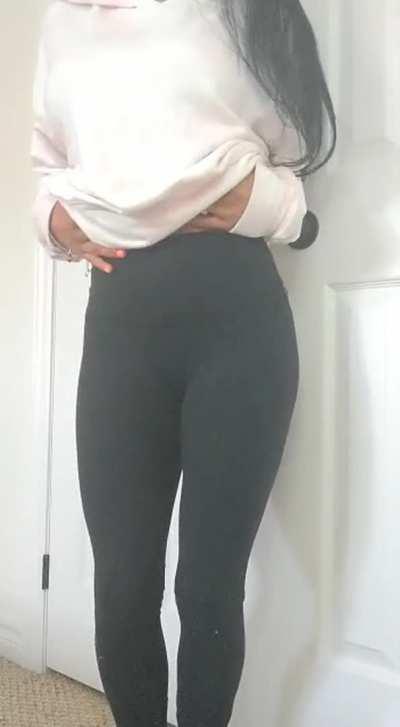 Do you like your Latins busty 😘