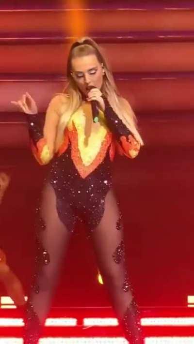 Perrie killing it on stage