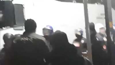 Kocaeli'de emniyet müdür yardımcısı, çevik kuvvet komiserini azarladı: Ne demek talimatsız?! Söylemiyor muyuz oğlum! Gaz kullanmayacaksın demiyor muyuz?