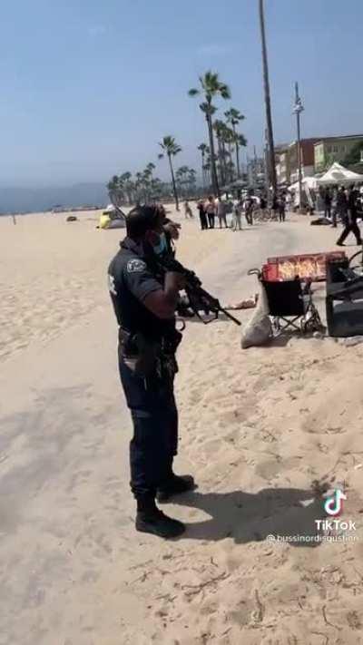 Cops bring assault rifles to evict the homeless off of Venice Beach