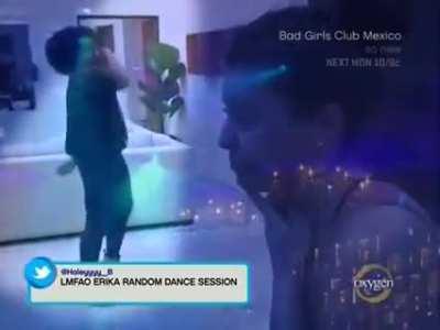 Queenvelyn confronting the qol subreddit 🚬🐐 for eliminating her