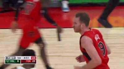 [Highlight] Schroder dicing the Bucks defense (w/ replay)