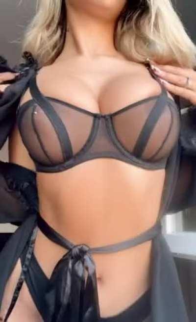 Cum and play with my assets 😈 link in the comments