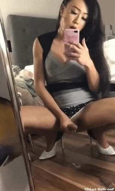 Venus Lux making a Mess