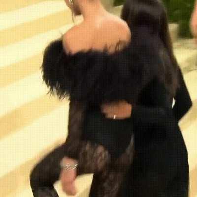 Olivia Rodrigo's sexy hot Body.