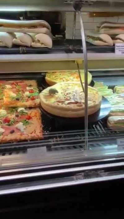 WCGW not caring about pests in your fancy eatery