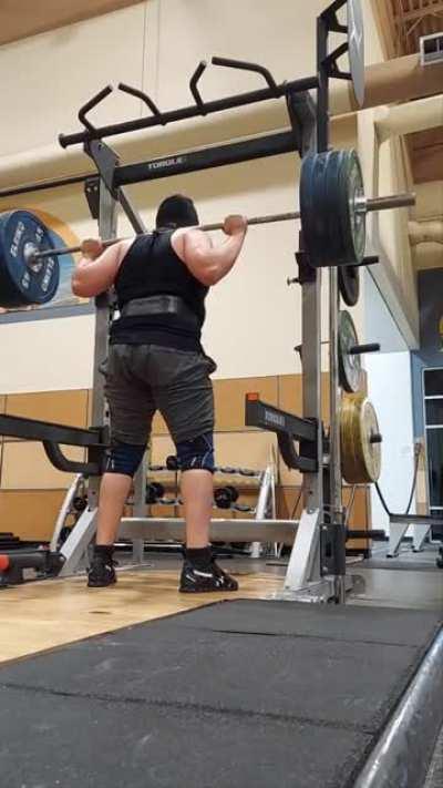 Submitting my application for strongest 19 year old (166 kg squat), felix can judge :)