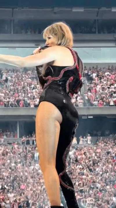 There’s no booty better than hers!