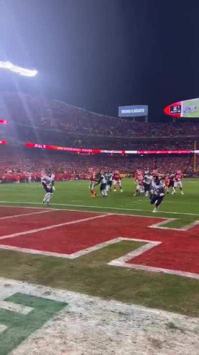 [Highlight] Field view of MVS scoring a late touchdown and gifting the ball to a fan