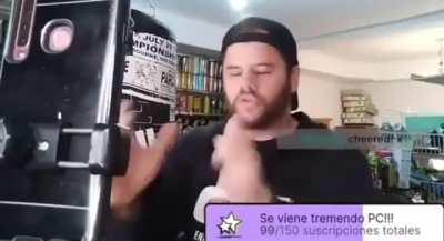 Juan cada vez que le elogian