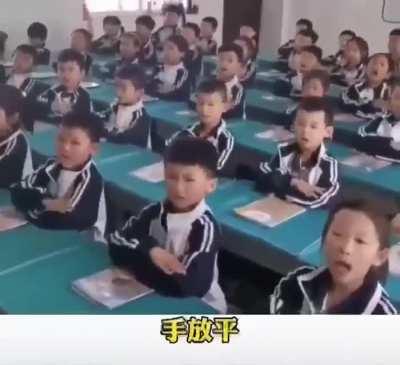 孩子们非常有战斗力,非常好,祖国未来的兵源有指望了