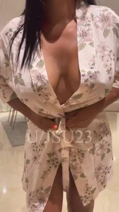 Would you jerk off to my nudes if I sent you some? (F40)