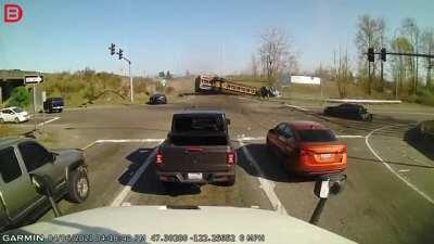 Truck with failing brakes smashes through cars on intersection.