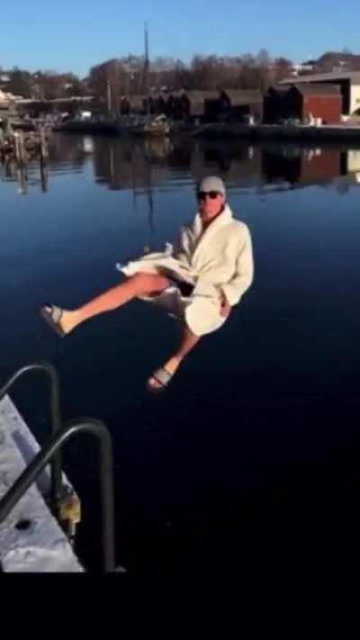 MaN fUcKiNg DrOwNs AfTeR sLiPpInG aNd FaLlInG oFf CliFf!