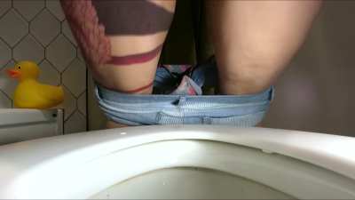 Rushing to take a shit. BONUS FART. [f]