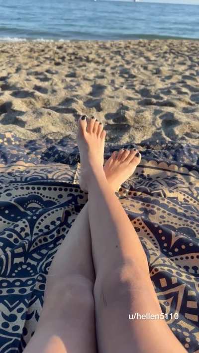 Feet on the beach 🏝️
